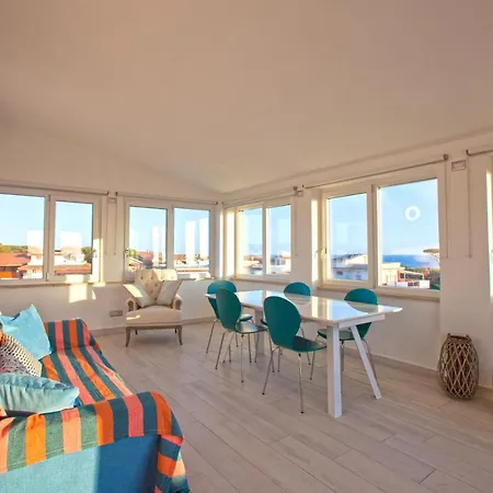 Daire Surf And Windsurfer House