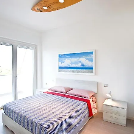 Surf And Windsurfer House *