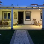 Surf And Windsurfer House *