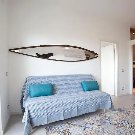 Surf And Windsurfer House *